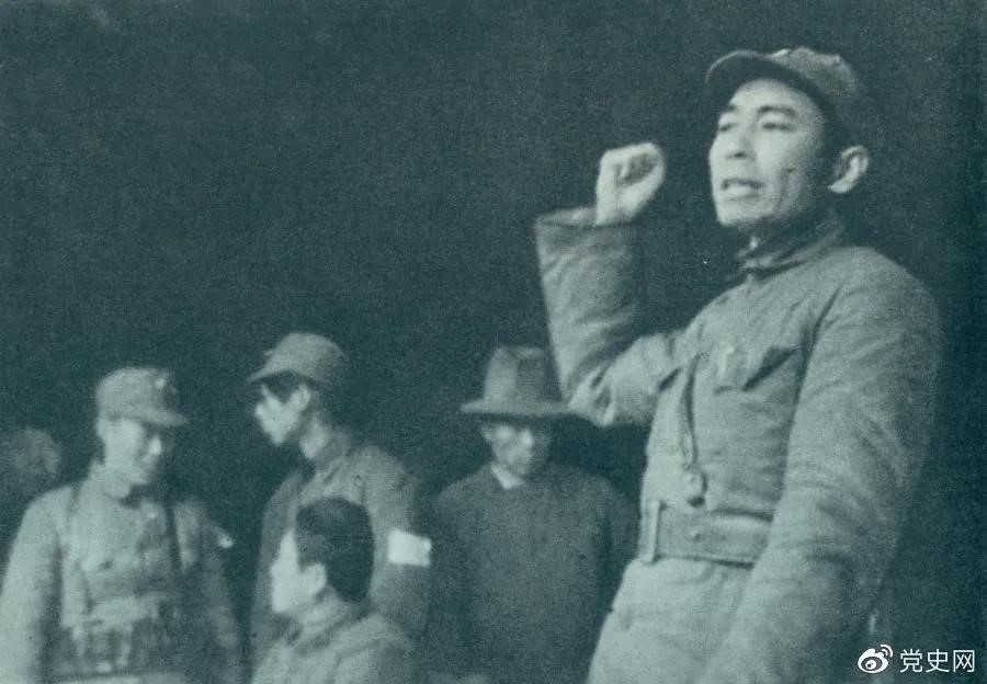 1939年2月23日，周恩來(lái)到皖南新四軍軍部，傳達中央關(guān)于新四軍向北向敵后發(fā)展的方針。