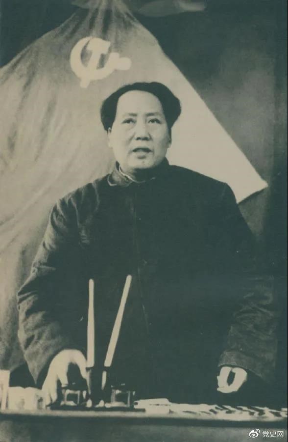 1949年3月5日，毛澤東在中共七屆二中全會(huì )上作報告。