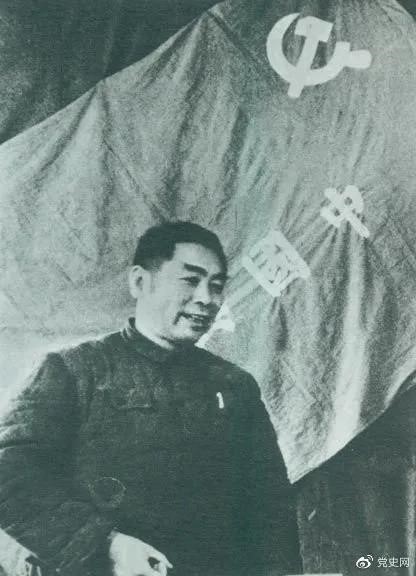 1949年3月，周恩來(lái)在中共七屆二中全會(huì )上講話(huà)。