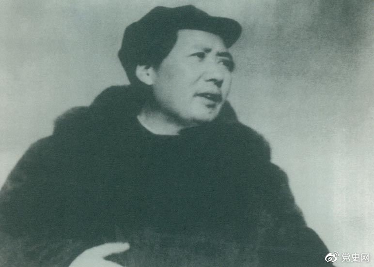 　　1949年3月23日，毛澤東率領(lǐng)中共中央機關(guān)離開(kāi)西柏坡前往北平。出發(fā)時(shí)，他對周恩來(lái)說(shuō)，今天是進(jìn)京的日子，進(jìn)京趕考去。我們決不當李自成，我們都希望考個(gè)好成績(jì)。