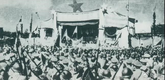 1950年5月19日，人民解放軍解放舟山群島。圖為舟山軍民舉行慶祝解放大會(huì )。
