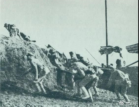 1949年5月23日，人民解放軍向上海國民黨政府軍隊發(fā)起總攻，占領(lǐng)了黃浦江堤。