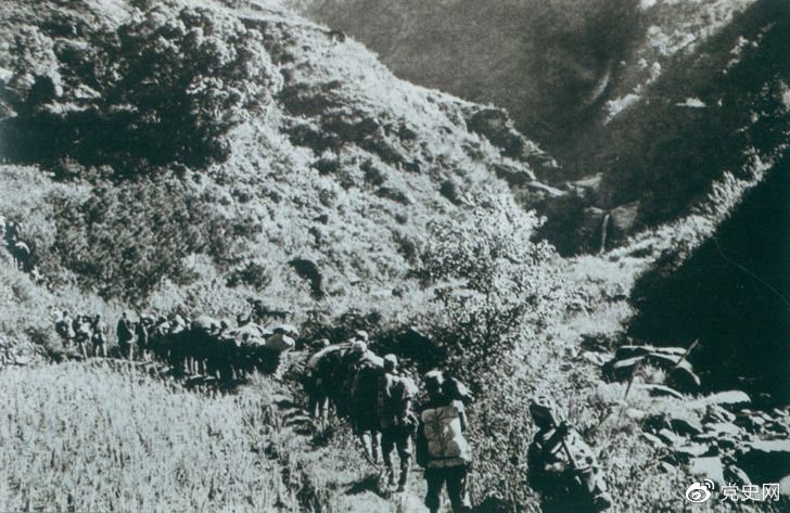 　　1947年6月，劉鄧大軍強渡黃河天險，千里躍進(jìn)大別山，揭開(kāi)了中國人民解放軍戰略進(jìn)攻的序幕。