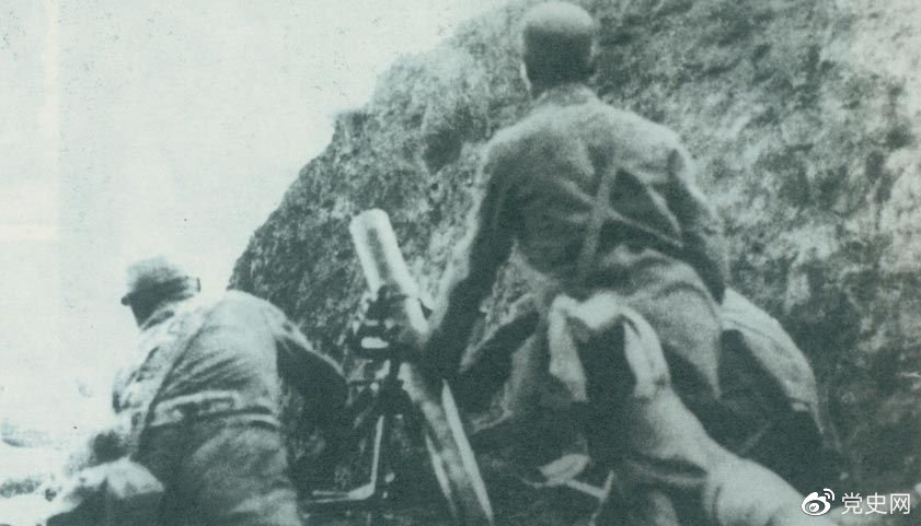 1940年8月，八路軍在總司令朱德、副總司令彭德懷的指揮下，向華北敵占交通線(xiàn)和各據點(diǎn)發(fā)動(dòng)了大規模進(jìn)攻戰役，即“百團大戰”。